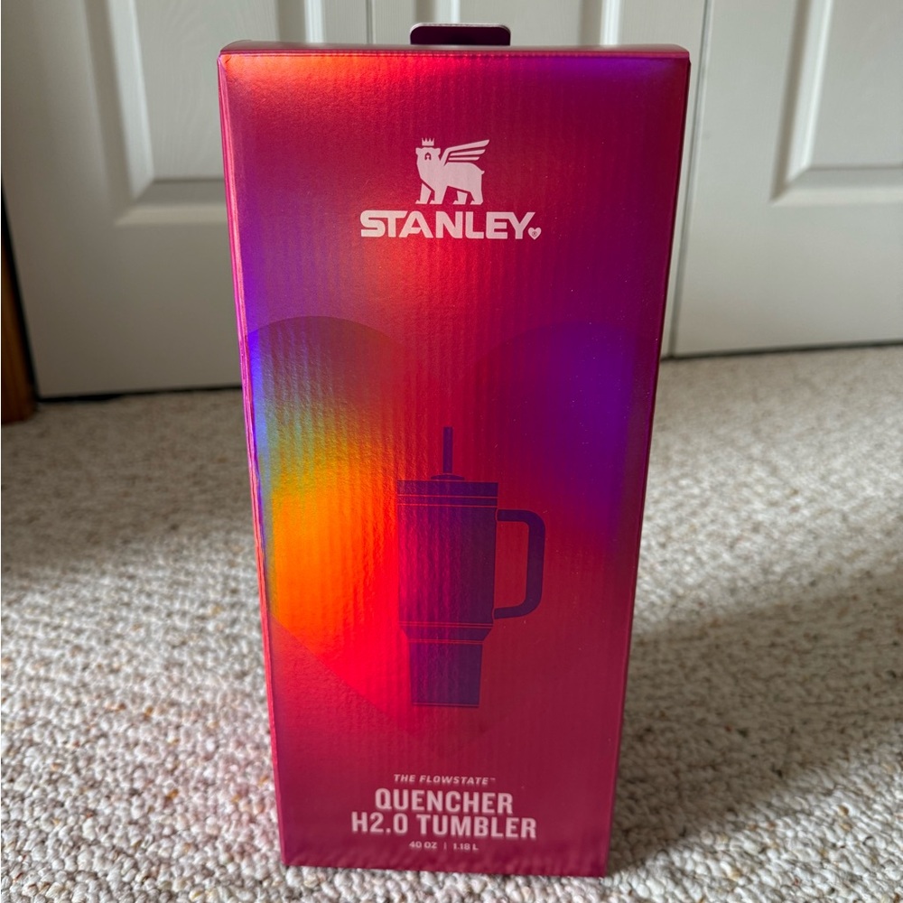 NIB Stanley 40 oz Berry Truffle Quencher H2.0 Tumbler